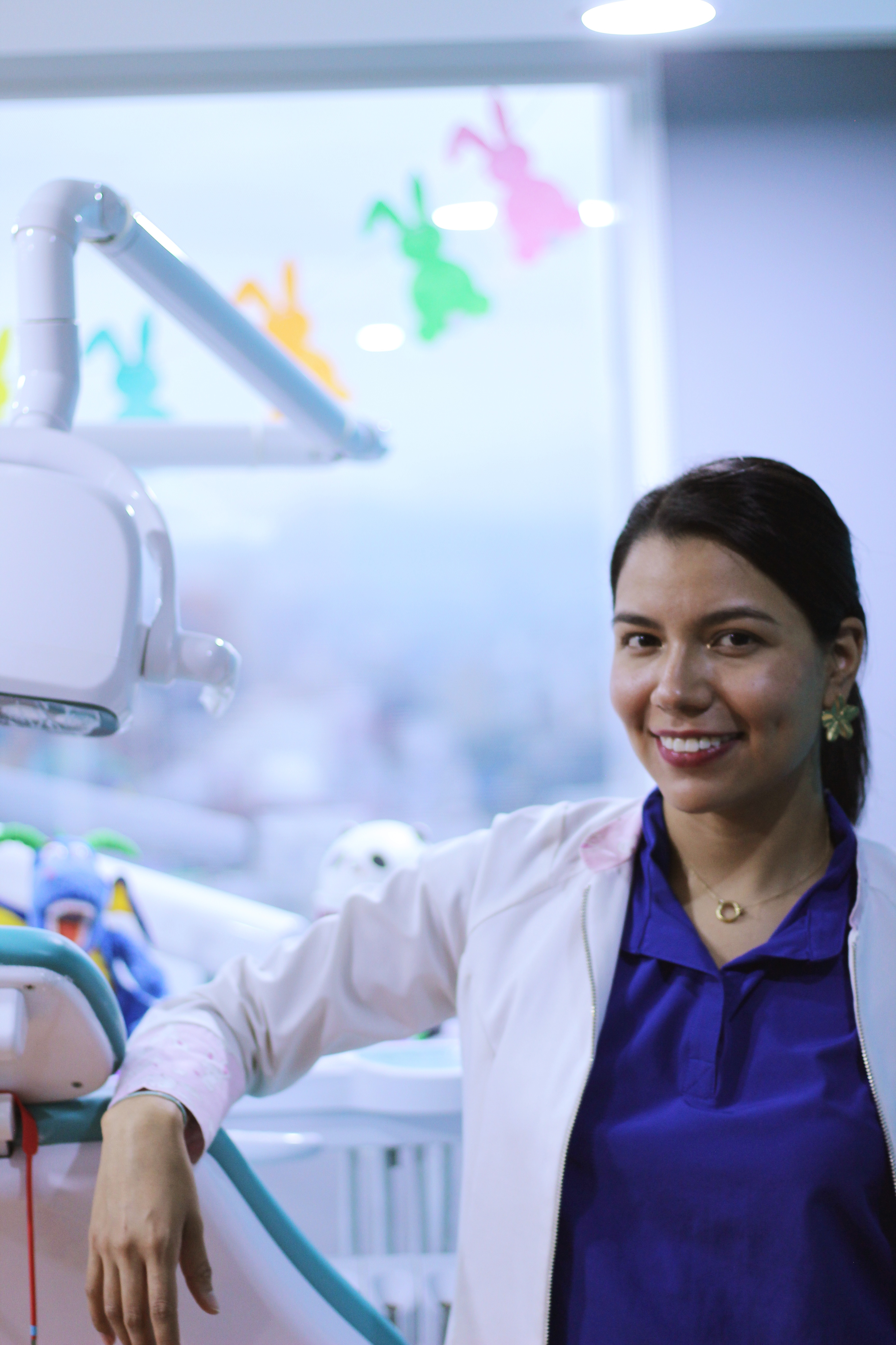 Dra Karina Cervantes y equipo en consultorio odontopediátrico CDMX